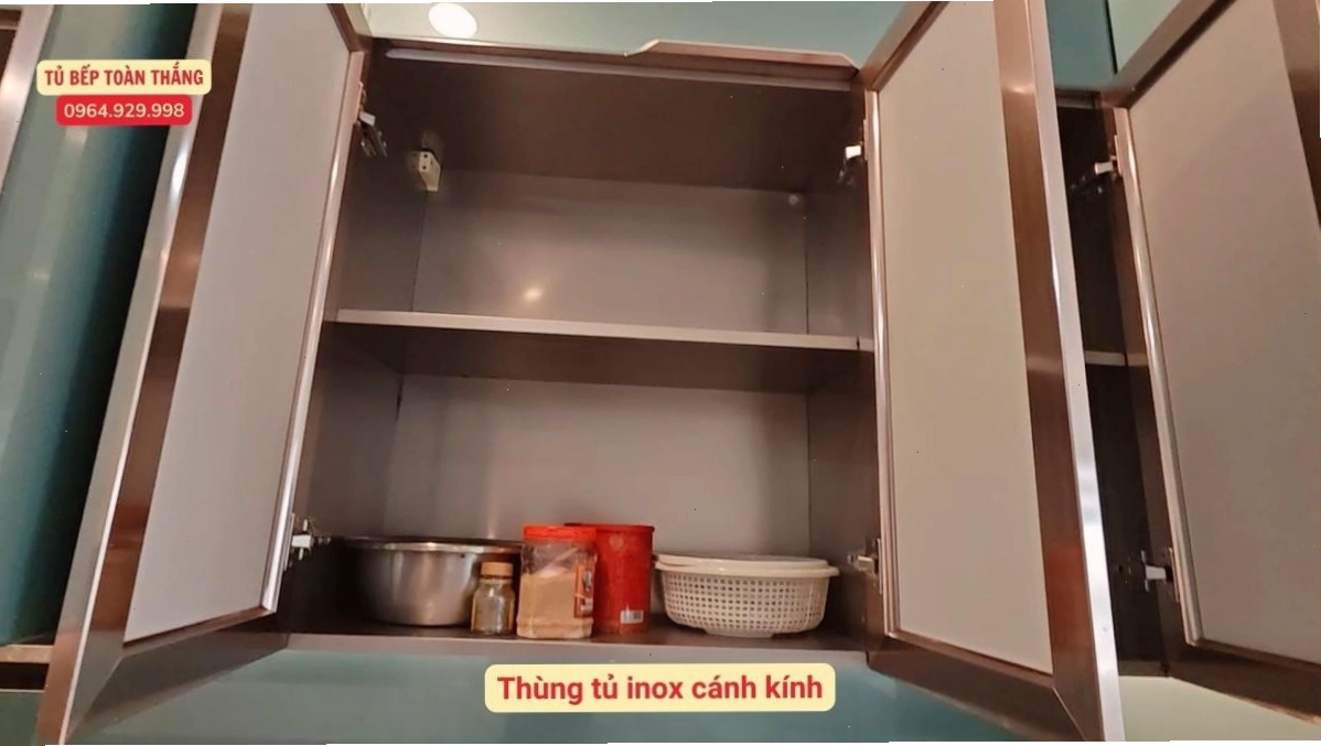 Cận cảnh khung tủ bếp inox 304 chắc chắn và bền bỉ