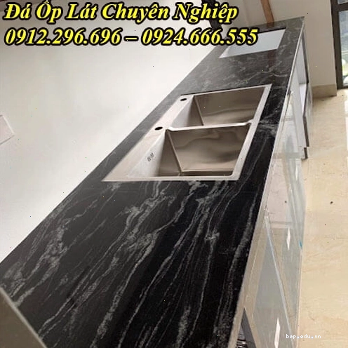 Đá ốp bếp Black Forest màu đen sang trọng và huyền bí