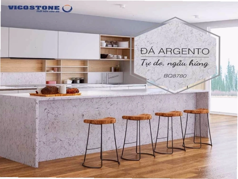 Đảo bếp ốp đá Vicostone Argento BQ8780 kết hợp bàn ăn dài cho gia đình đông người
