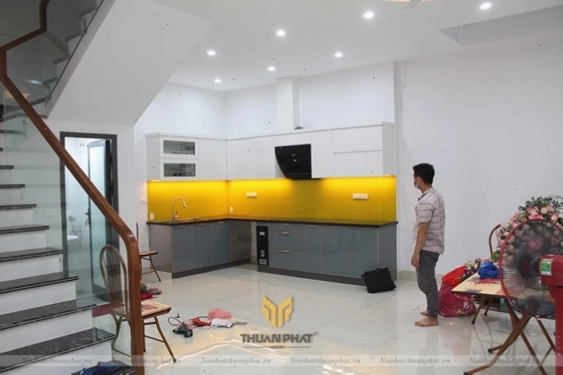 Đội ngũ thi công tủ bếp inox tại Hòa Bình