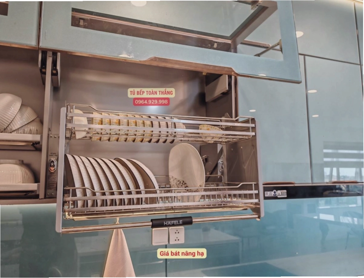 Giá bát nâng hạ thông minh lắp đặt trong tủ bếp inox