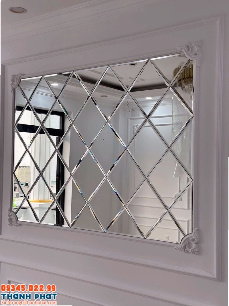 Gương ghép trang trí nghệ thuật cho không gian phòng ăn thêm phần sinh động