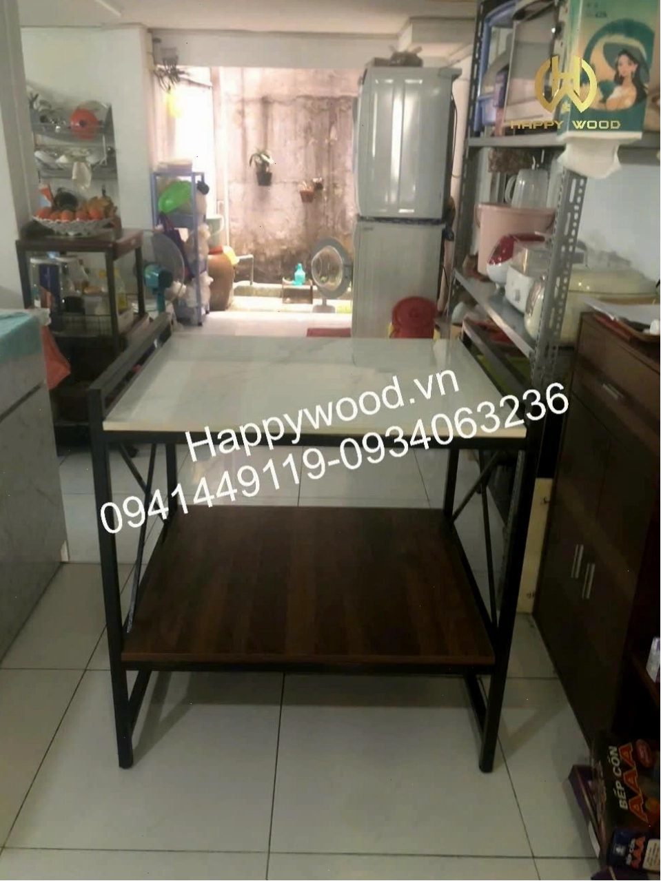 Kệ chân sắt thiết kế mặt đá trắng đơn giản, nhỏ gọn