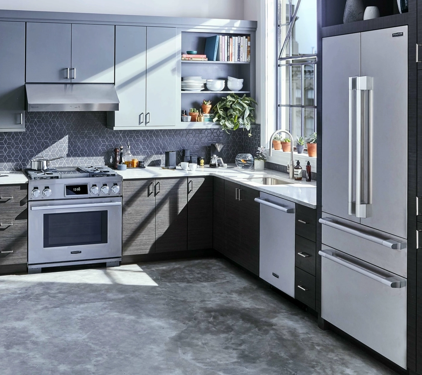 Không gian bếp gọn gàng với tủ bếp tích hợp máy rửa bát