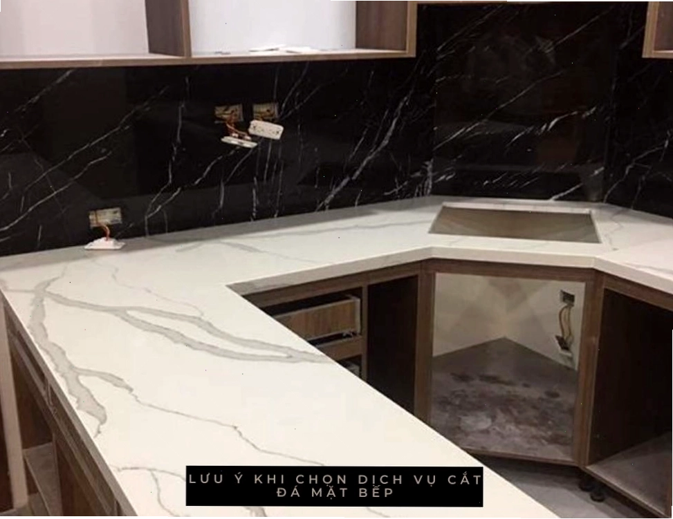 Lưu ý quan trọng khi lựa chọn đơn vị cắt đá mặt bếp giá rẻ