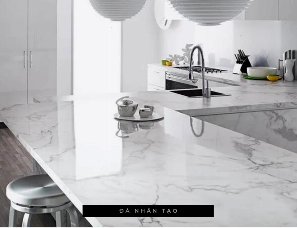 Mặt bàn bếp bằng đá Marble với vân đá mềm mại, sang trọng