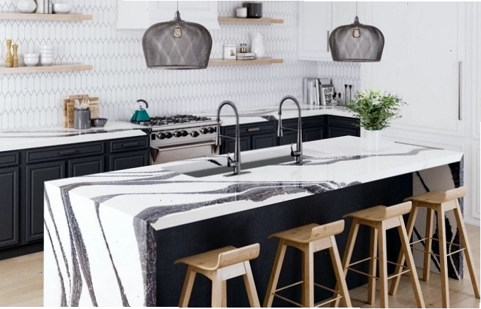 Mặt bếp được làm bằng đá thạch anh nhân tạo với hoa văn đồng nhất và khả năng chống thấm tốt