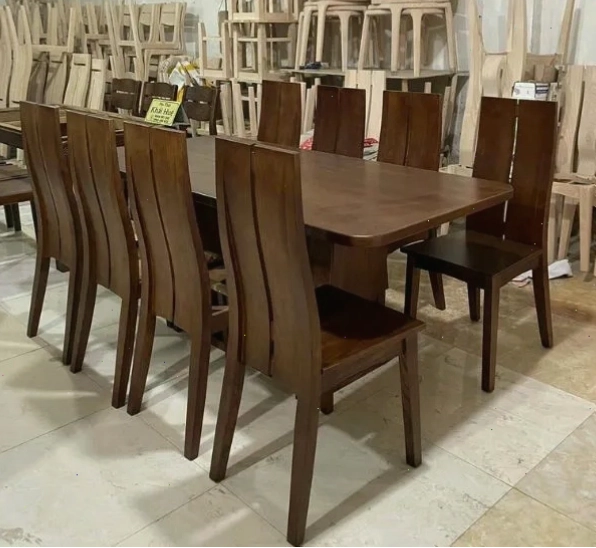 Mẫu bàn ăn 8 ghế gỗ sồi thiết kế hiện đại, mặt bàn phẳng mịn
