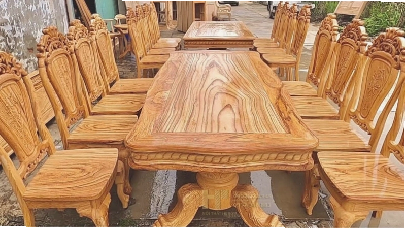 Mẫu bàn ăn nguyên khối với chân bàn bằng kim loại hiện đại