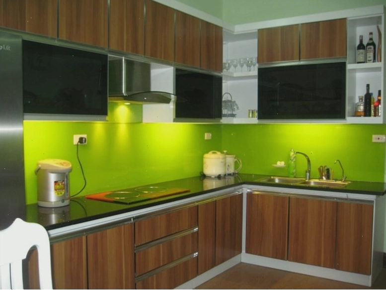 Mẫu kính cường lực ốp bếp màu trắng trang nhã