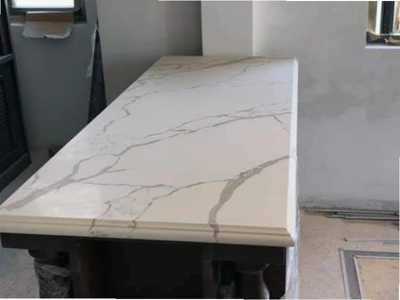 Mẫu phào chỉ đá bếp đẹp với đường nét tinh xảo