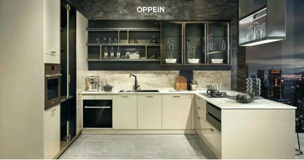 Mẫu tủ bếp chữ L với thiết kế hiện đại và vật liệu cao cấp