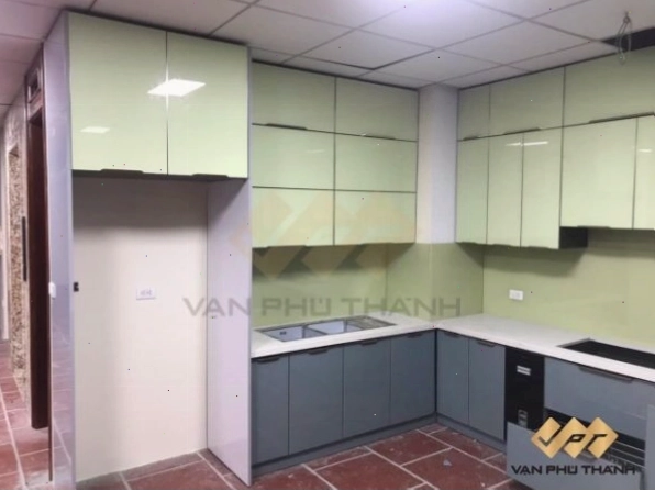 Mẫu tủ bếp inox Cần Thơ đẹp với cánh kính cao cấp
