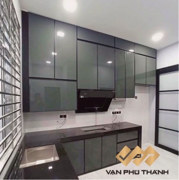 Mẫu tủ bếp nhôm kính đẹp thi công hoàn thiện tại Cần Thơ