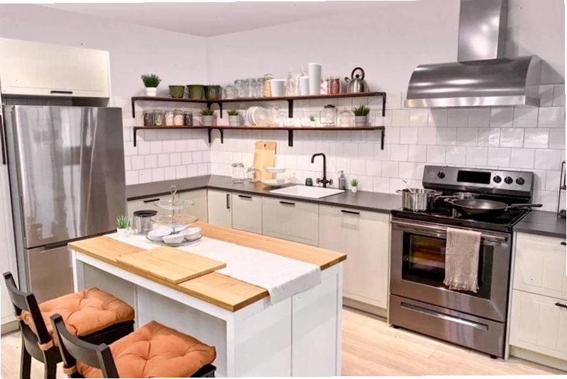 Ốp tường bếp bằng kính cường lực hiện đại