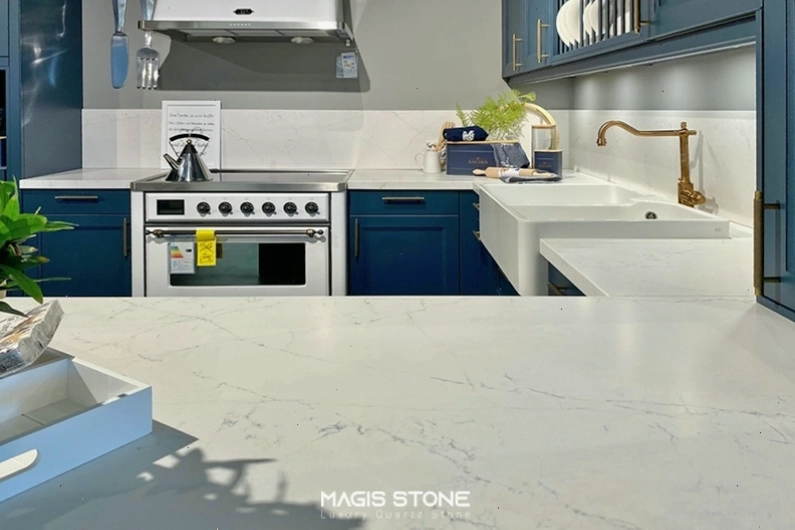 Ốp tường bếp với đá Vicostone Unique Venatino