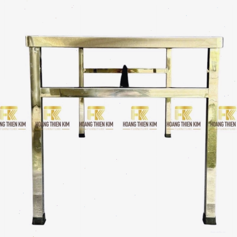 Quy trình vệ sinh bàn ăn công nghiệp inox đúng cách để duy trì độ bền