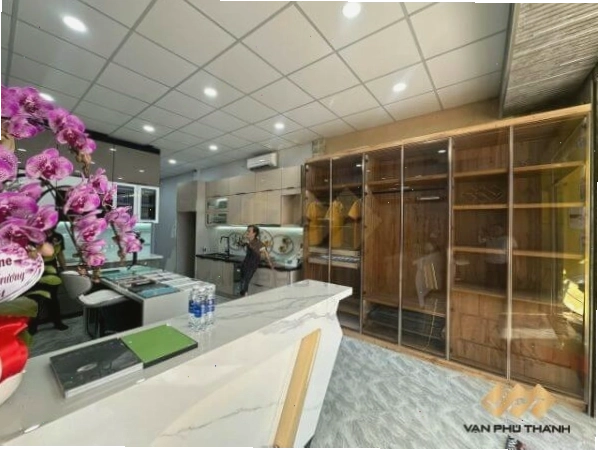 Showroom Vạn Phú Thành có đa dạng các loại tủ