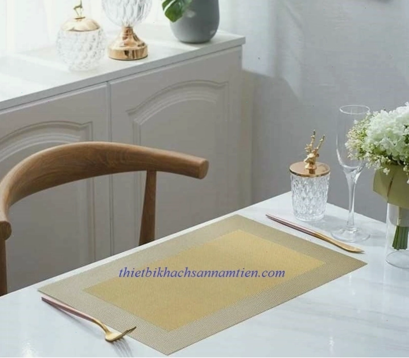 Tấm lót bàn ăn bằng vải lanh màu be
