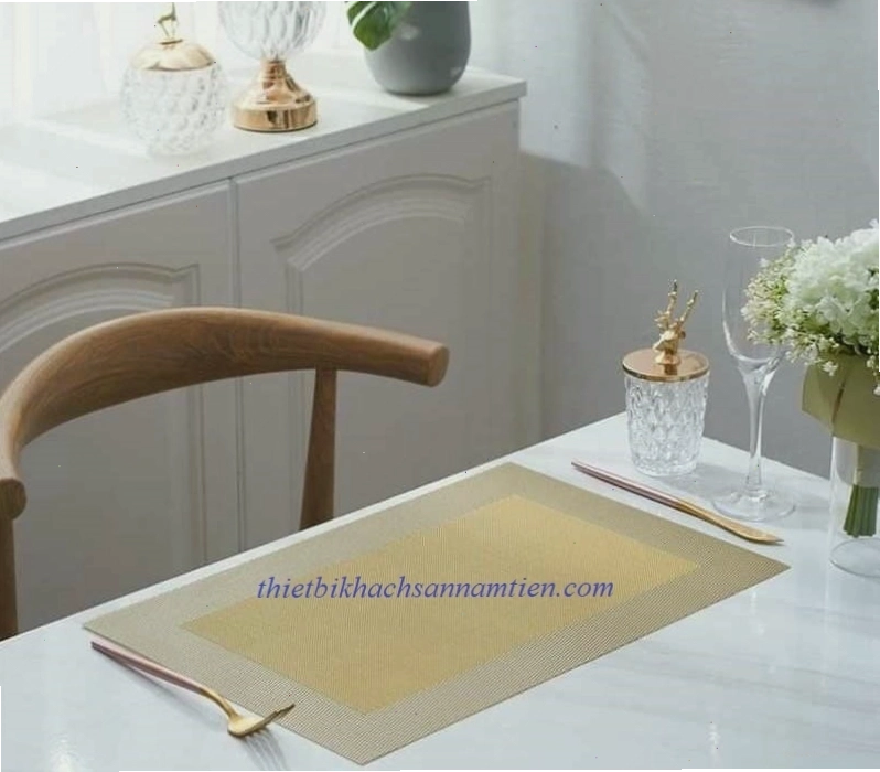 Tấm lót bàn ăn màu vàng gold sang trọng cho nhà hàng