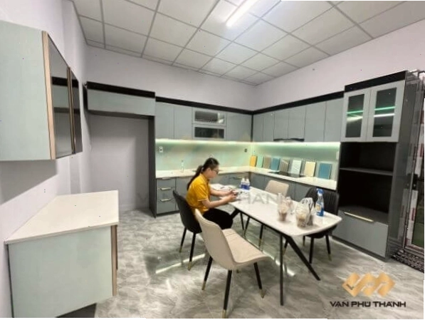 Tham khảo báo giá tủ bếp Cần Thơ tại showroom Vạn Phú Thành