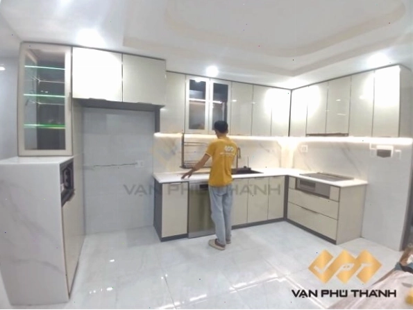 Thiết kế & lắp đặt hoàn thiện tủ bếp khung inox cánh kính