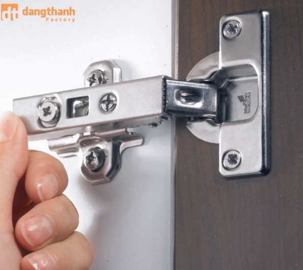Tổng quan về bản lề bật tủ bếp