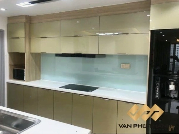Tủ bếp cánh kính dạng thiết kế tủ bếp chữ i đẹp, hiện đại