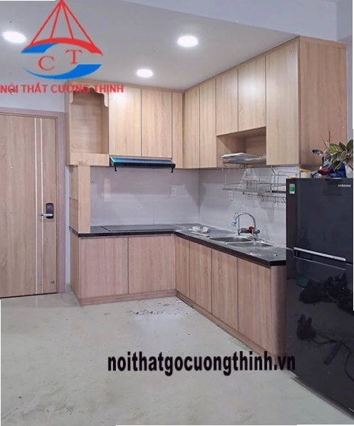 Tủ bếp chữ L Melamine và nhựa cao cấp vân gỗ đẹp tại Dĩ An Bình Dương