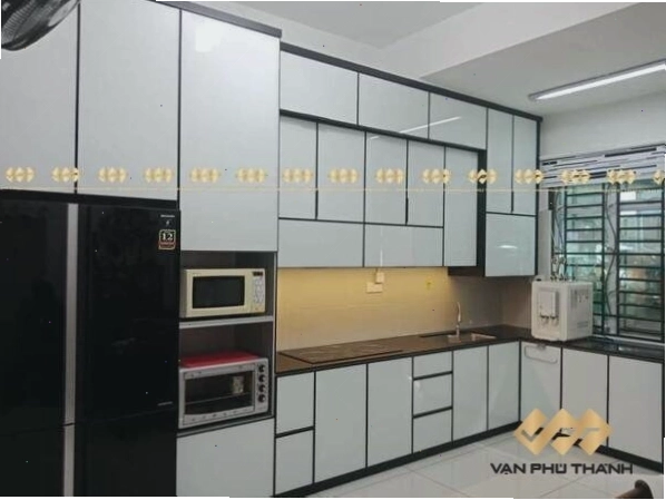 Tủ bếp nhỏ thiết kế sát trần bằng nhôm kính hiện đại