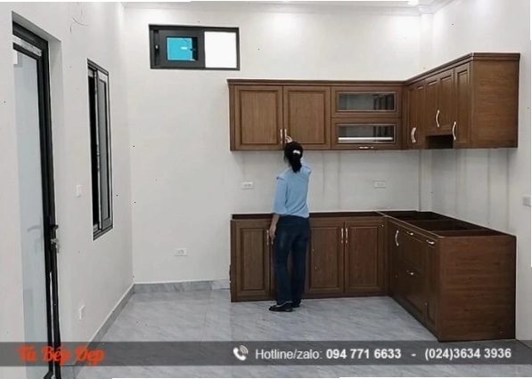 Tủ bếp nhôm giả gỗ với thiết kế hiện đại và sang trọng