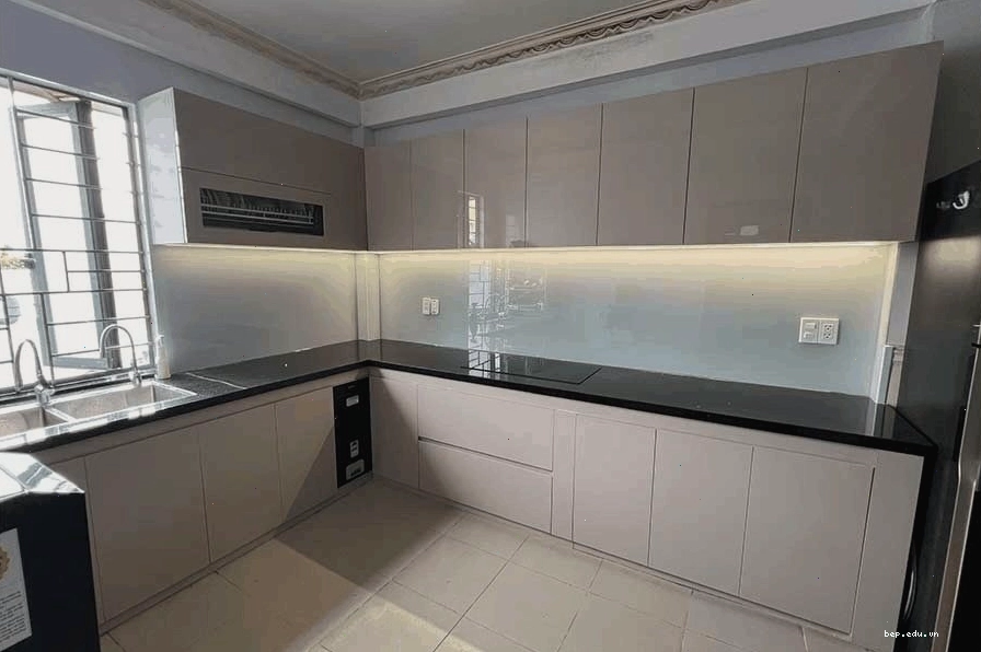 Tủ bếp nhựa phủ AHG bóng với màu sắc hiện đại, dễ dàng vệ sinh