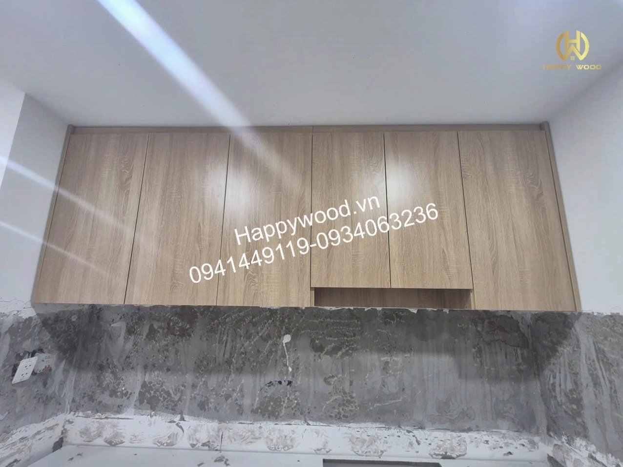 Tủ bếp trên bằng nhôm thiết kế hiện đại, tiện lợi