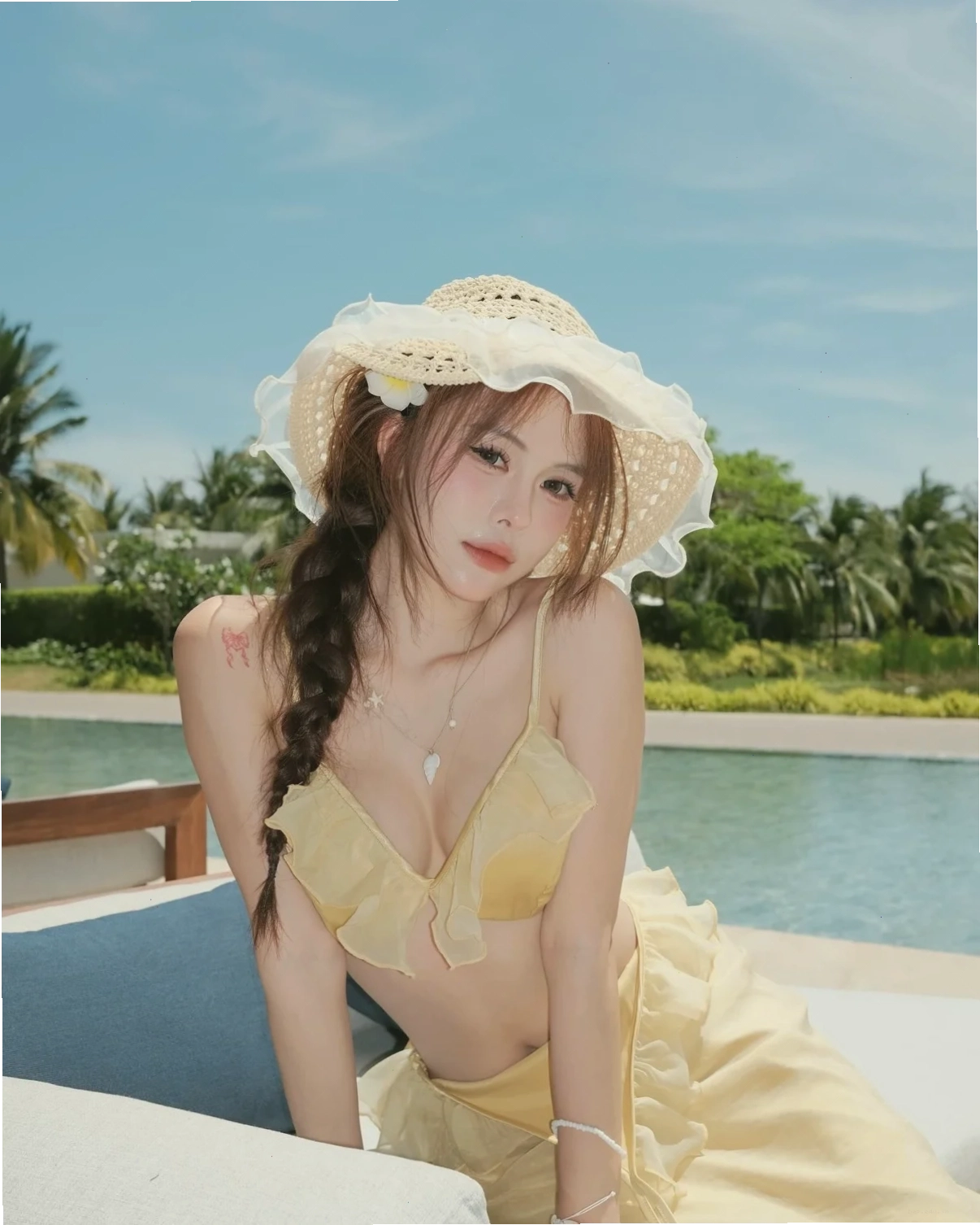 Ảnh gái xinh nóng bỏng khoe vòng một đầy đặn và gợi cảm