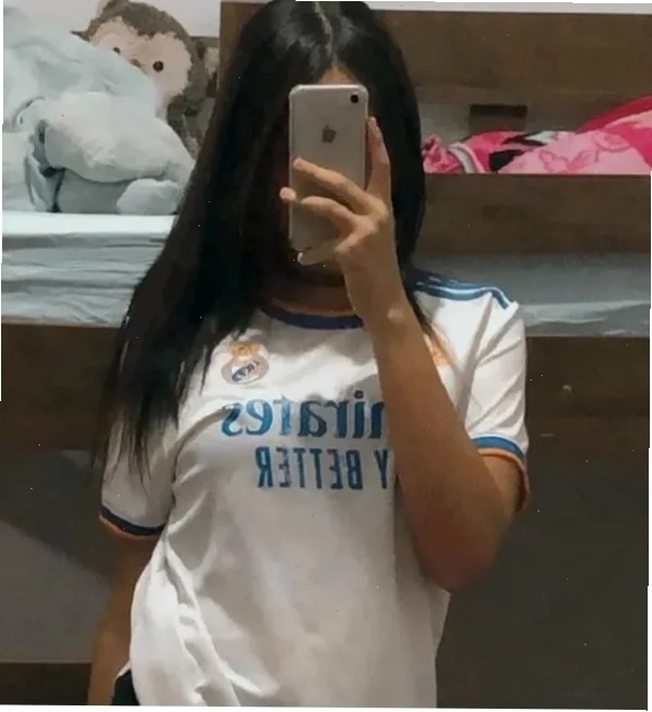 Ảnh quay lưng với áo bóng đá