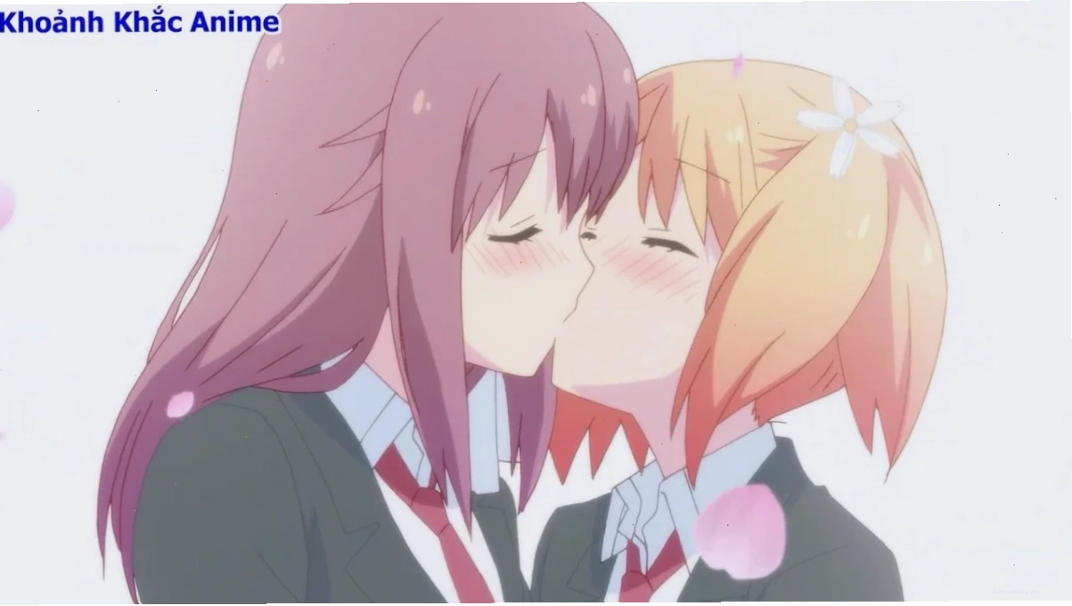 Cảnh hai cô gái trao nhau nụ hôn đầy cảm xúc trong anime
