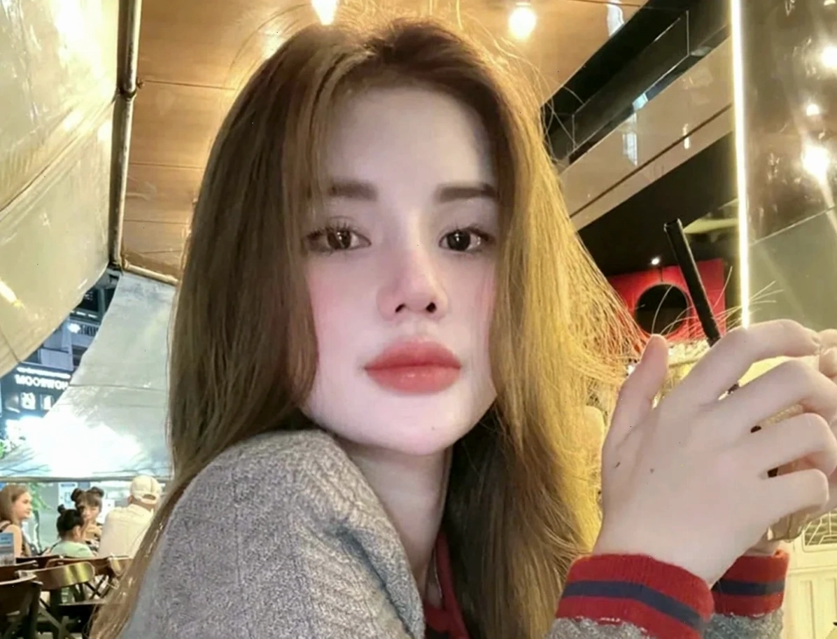 Cảnh sát đang thu giữ tang vật ma túy