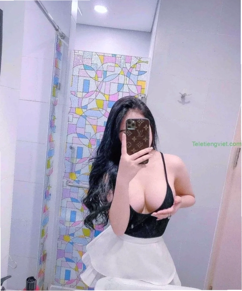 Cô gái cực múp đáng yêu trong trang phục đơn giản