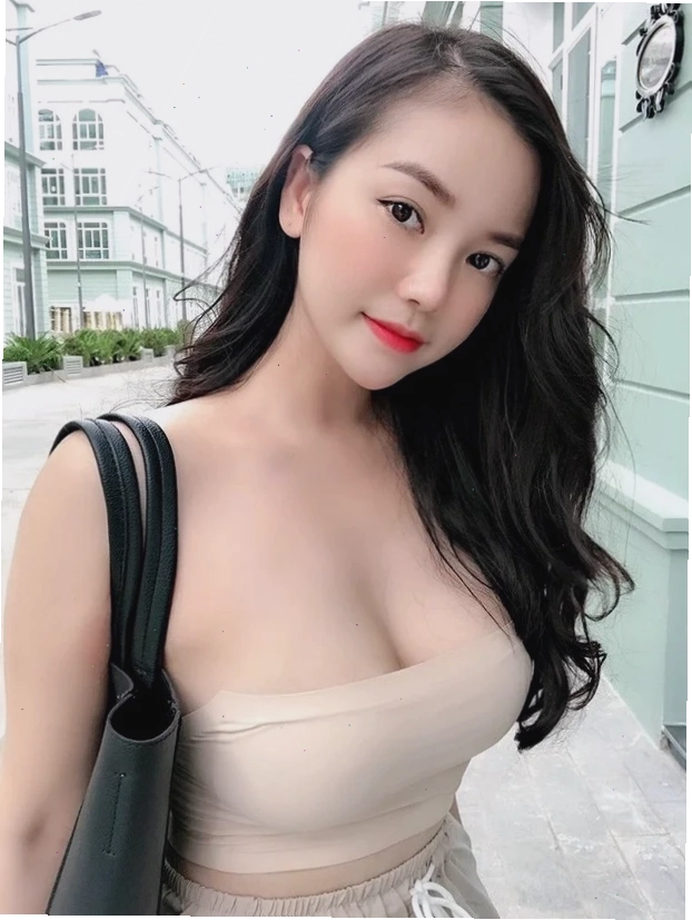 Cô gái diện đồ tập gym khoe vòng ba "khủng"