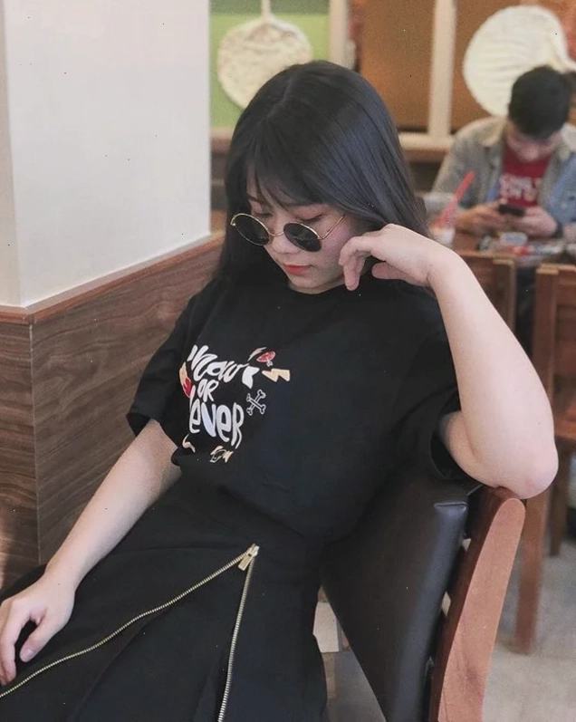 Gái xinh đeo kính phù hợp làm ảnh đại diện đẹp