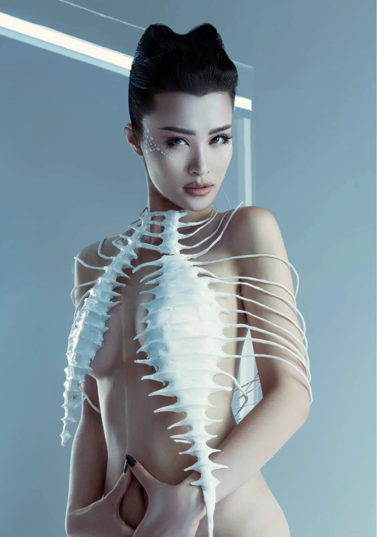 Hình ảnh thể hiện phong thái tự tin và thời trang sành điệu