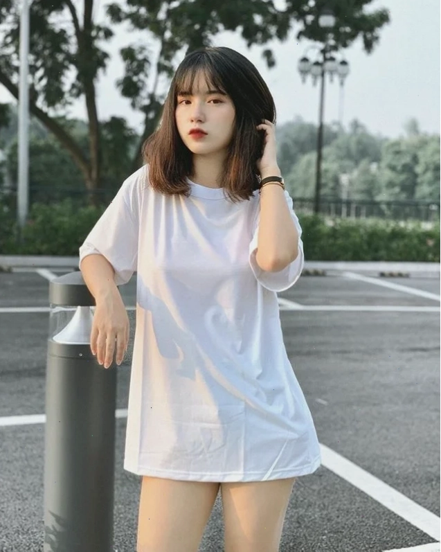 Hình nền cô gái anime cá tính với tai nghe