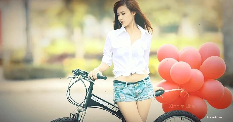 Hình nền cô gái xinh 4k trong trang phục áo dài
