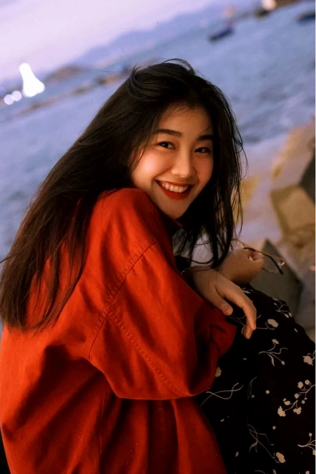 Hot girl với nụ cười rạng rỡ, cá tính và đầy cuốn hút