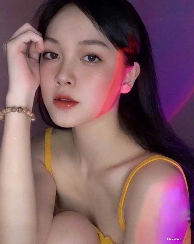Khánh Ly Vương gái xinh 2k hóa thân thành nàng tiên cá quyến rũ