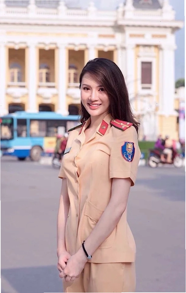 Nữ sĩ quan Cảnh sát dắt chó nghiệp vụ tại London Anh
