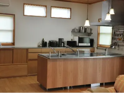 Khám phá tủ bếp gỗ sồi tiện nghi cho không gian nhà bạn